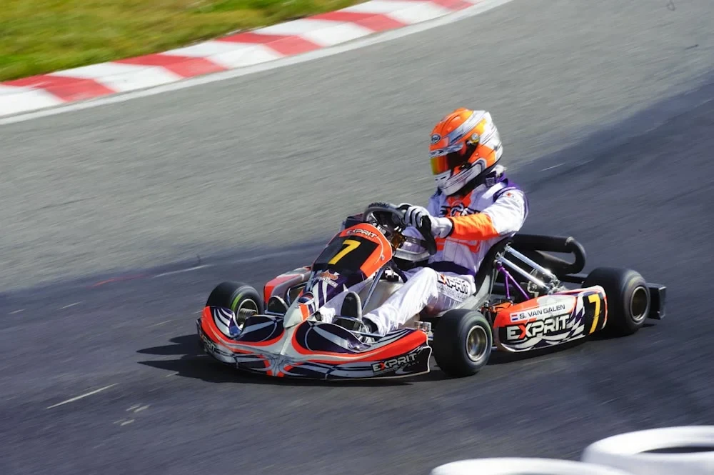Pilote de karting sur circuit - Séminaire Ardennes - Robert Hôtels