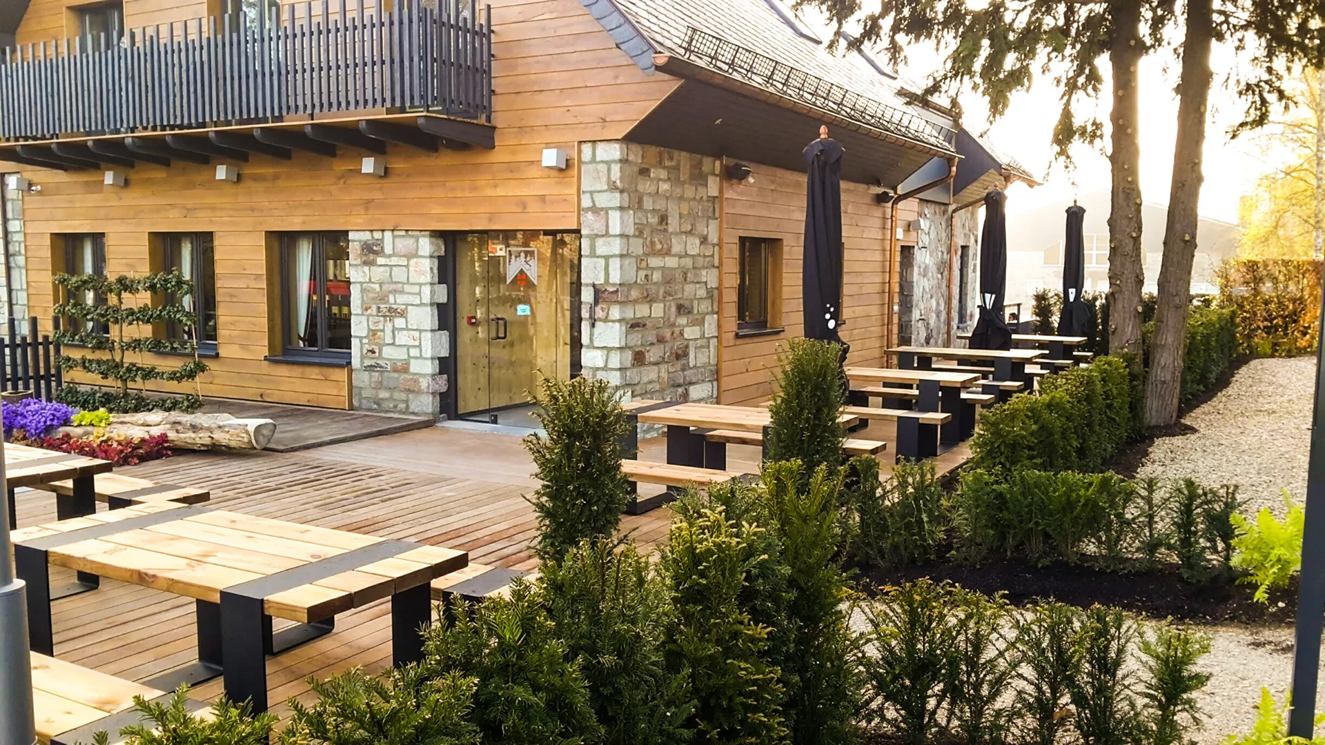 Terrasse en bois d'un chalet moderne