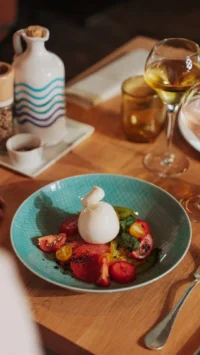 Salade de tomates et burrata fraîche