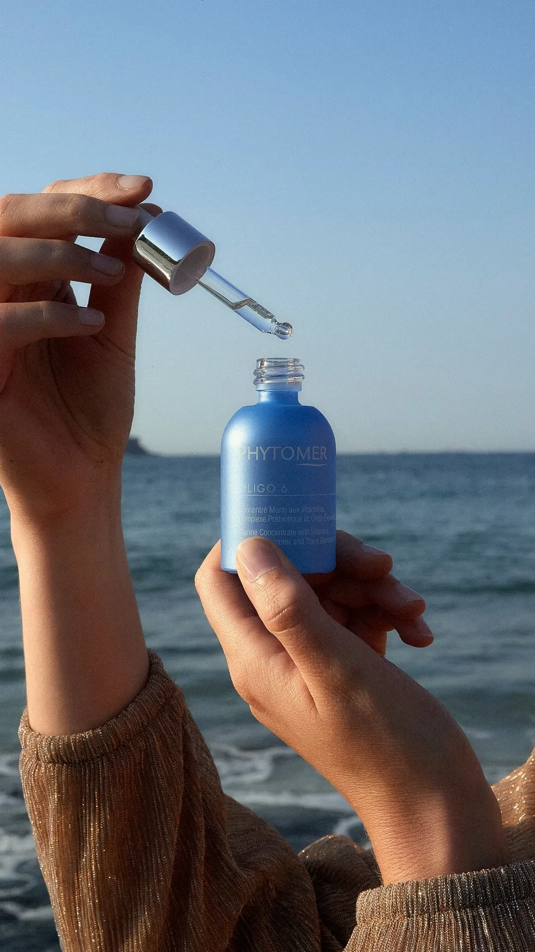 Sérum visage Phytomer avec pipette en bord de mer.